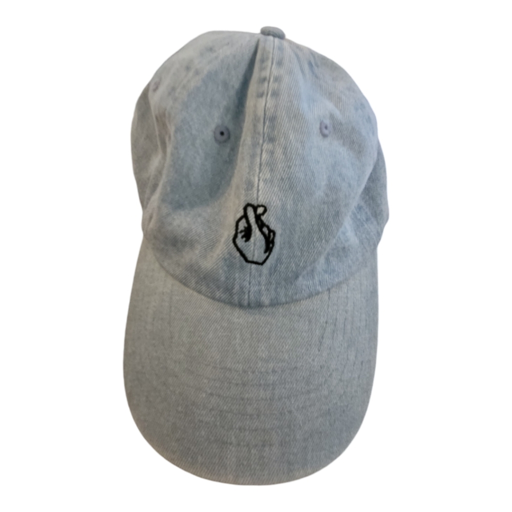 Newhattan finger heart hat